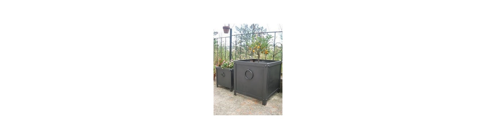 Mobiliario Urbano-Jardineras de forja de diseño o tradicional